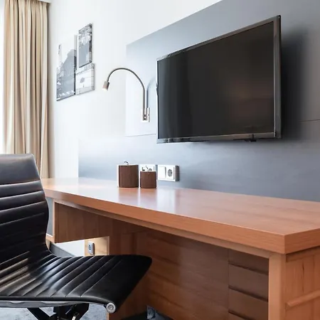Garner By Ihg Отель Рюссельхайм