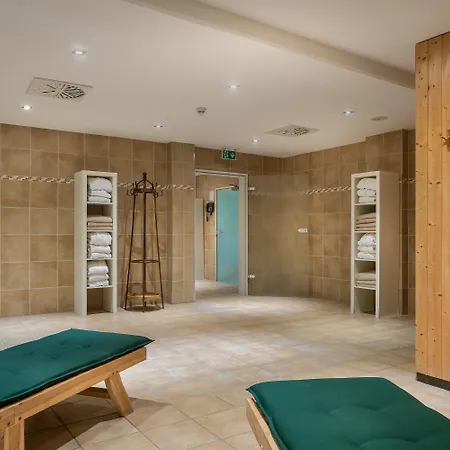 Garner By Ihg Szálloda 4*