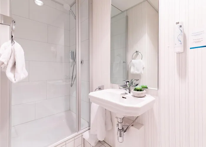 מלון Garner By Ihg 4*